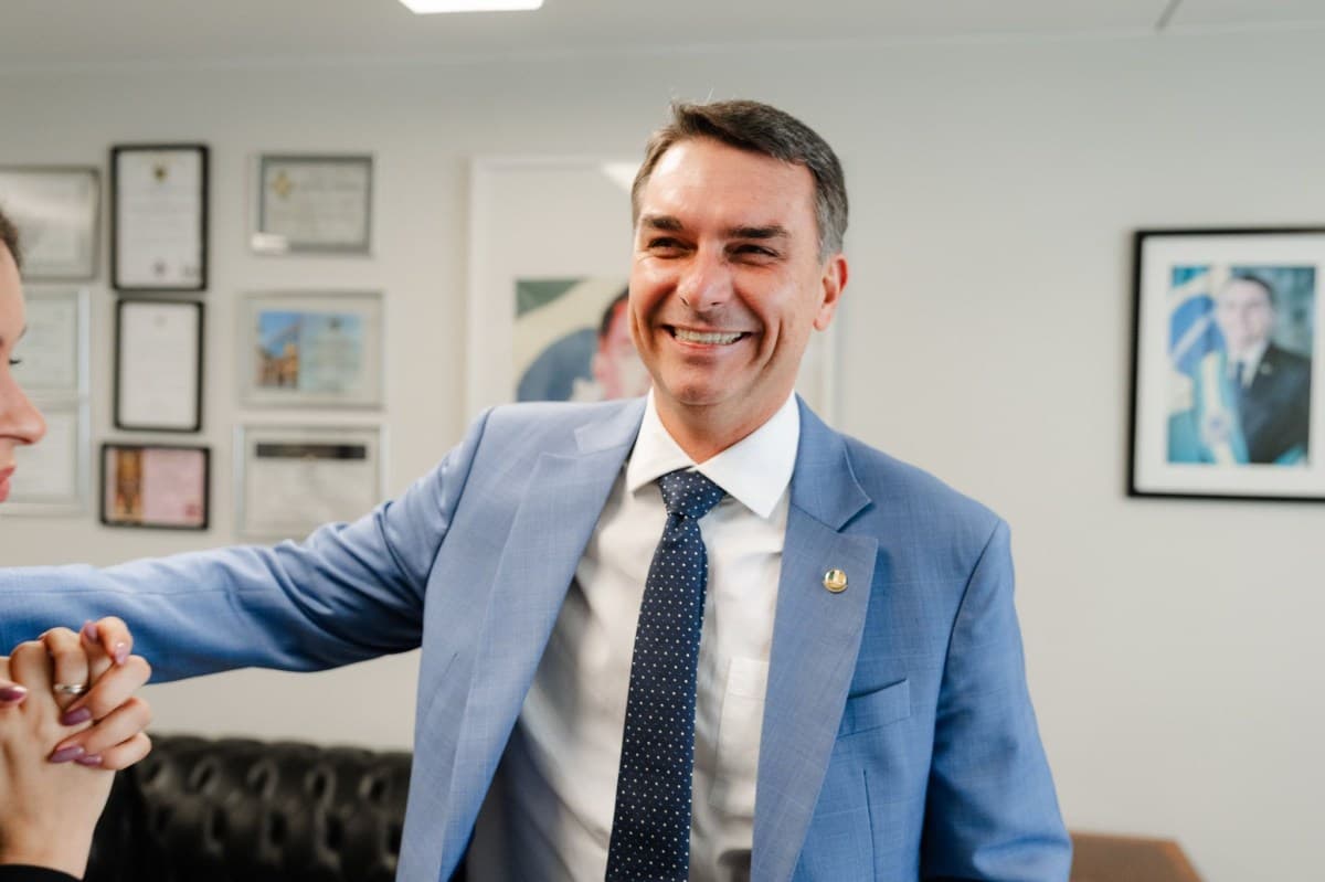 Flávio Bolsonaro comenta nova composição do Congresso Nacional