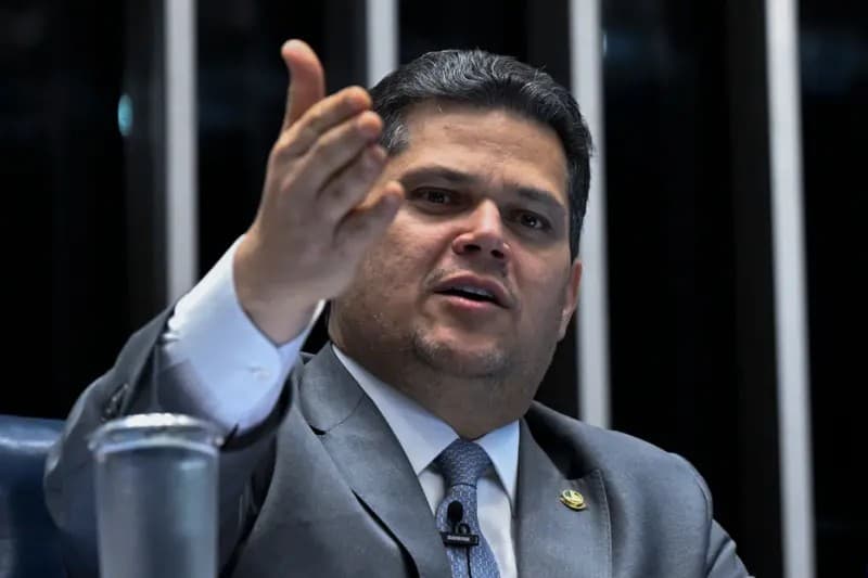 Davi Alcolumbre cancela sessão do Congresso por falta de acordo