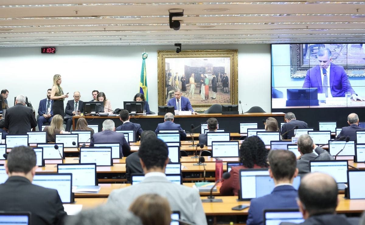 CCJ aprova PEC que elimina aposentadoria compulsória no Judiciário