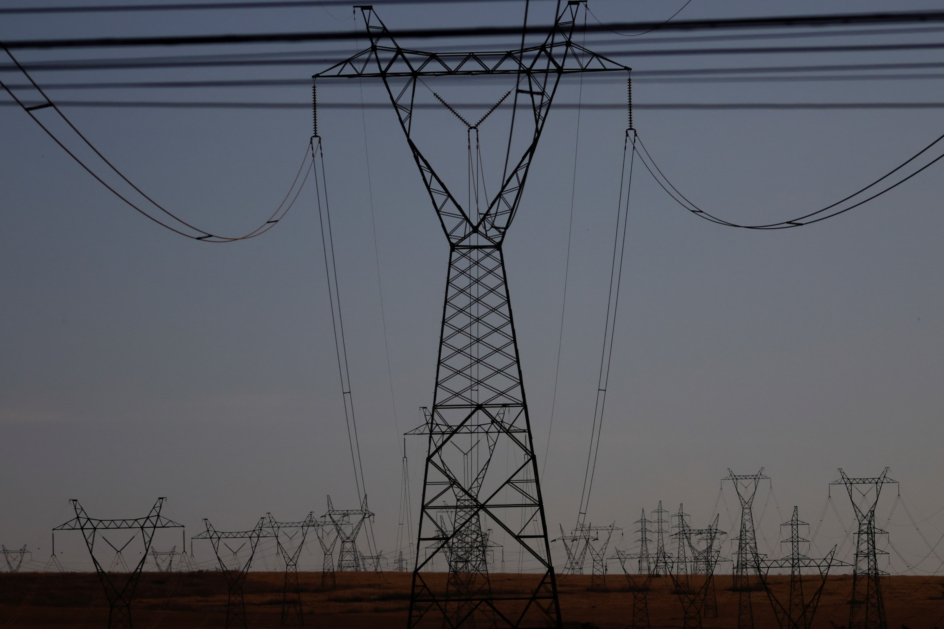 Governo antecipa contratos de energia por efeitos do El Niño
