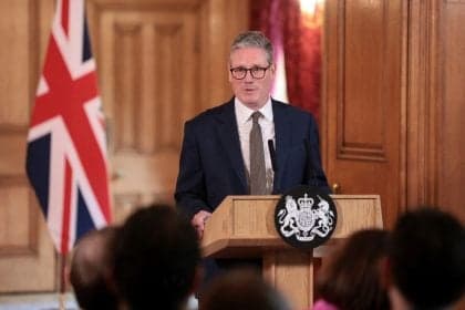 Pressão aumenta sobre Keir Starmer para renunciar após eleições desastrosas