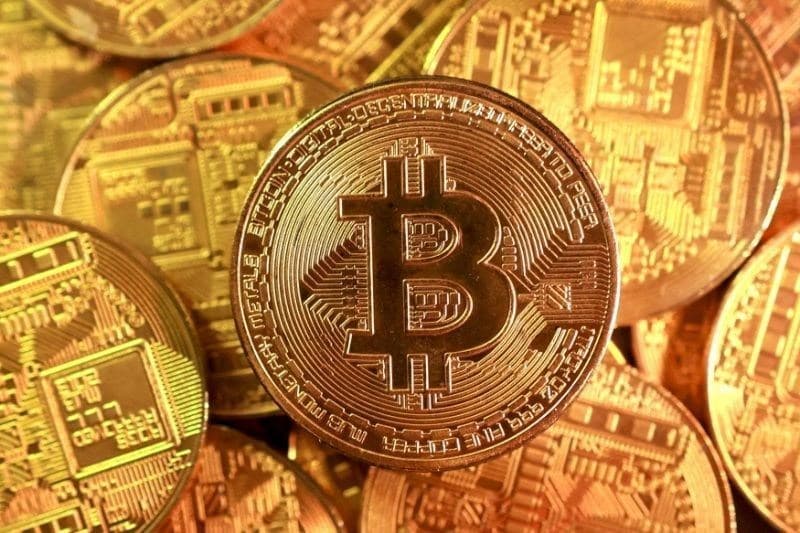 Bitcoin e Ethereum apresentam queda no mercado