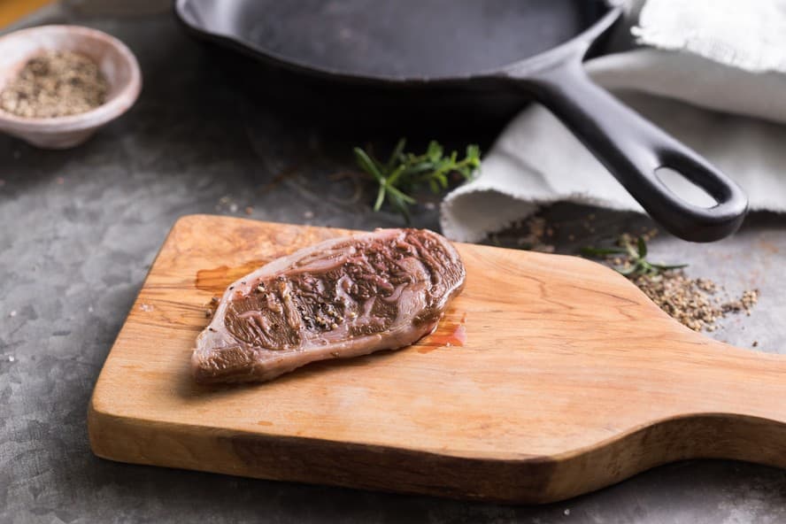 Flórida proíbe a produção e comércio de carne de laboratório