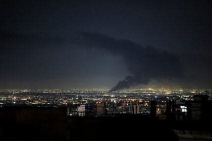 Iranianos formam correntes humanas em defesa das centrais elétricas