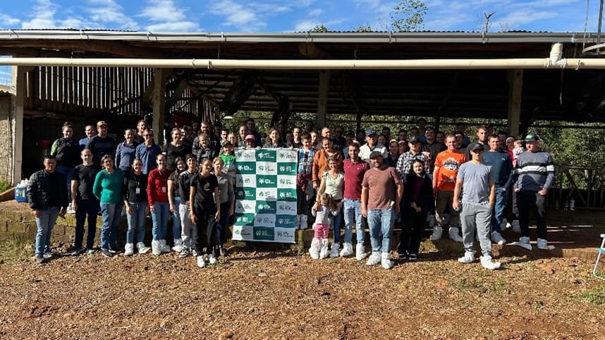 Pinhalzinho promove Dia de Campo ATeG para produtores de leite