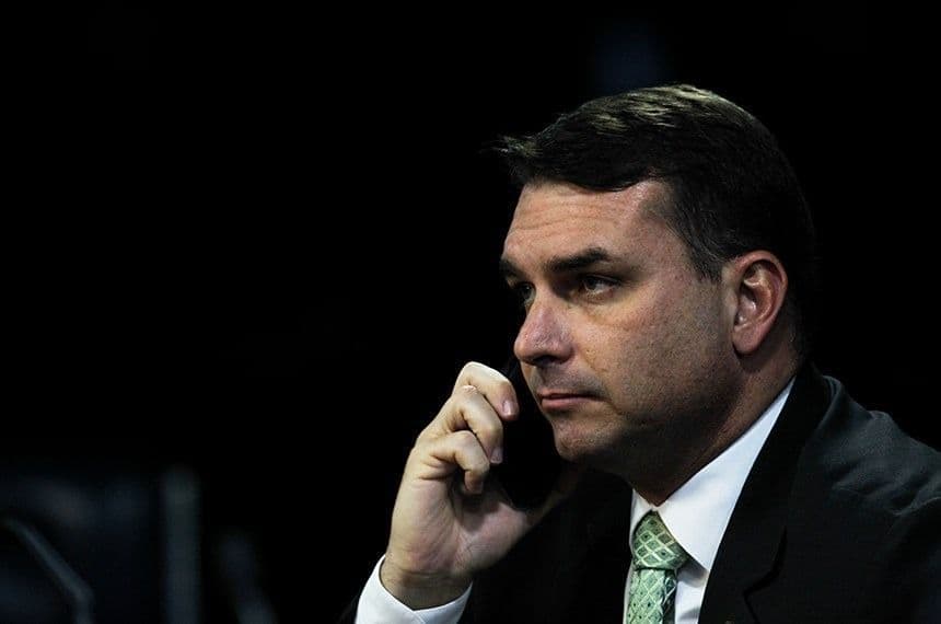 65% desaprovam financiamento de Flávio Bolsonaro para filme