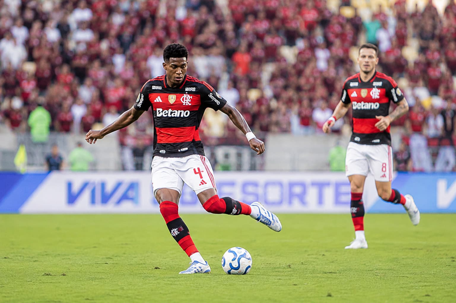 Flamengo avança às semifinais da Libertadores e amplia liderança do Brasileirão