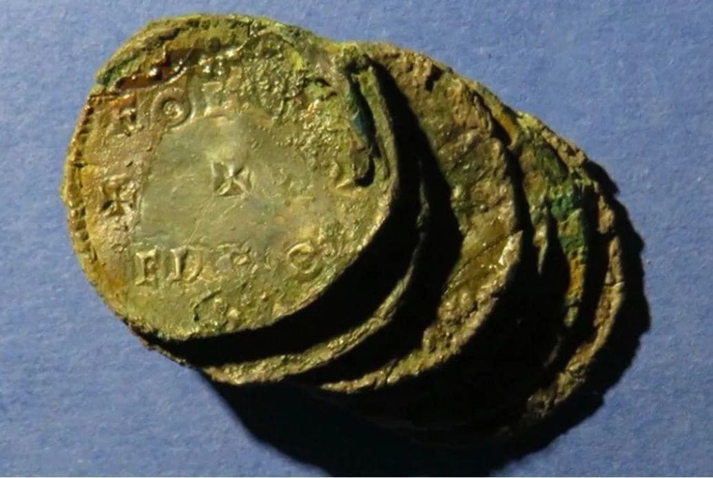 Escavação em Roma encontra moedas do século X de colônia anglo-saxônica