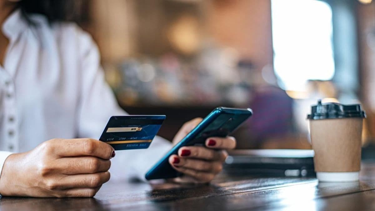 Cartão de crédito transforma compras em pontos e cashback