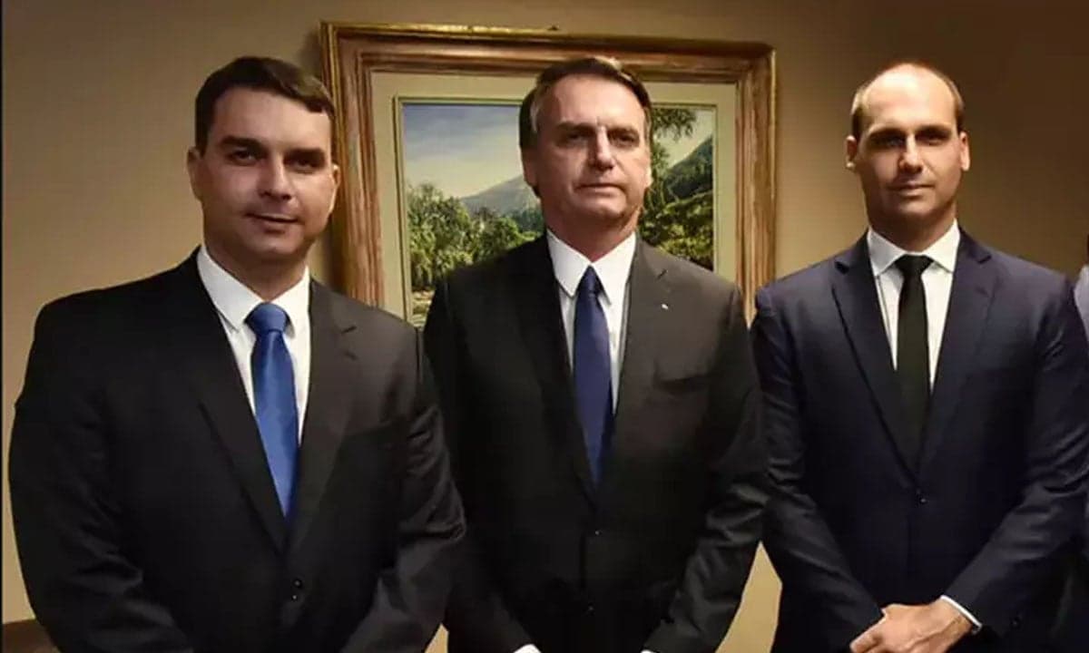 Moraes envia denúncia contra Bolsonaro e filhos ao STF