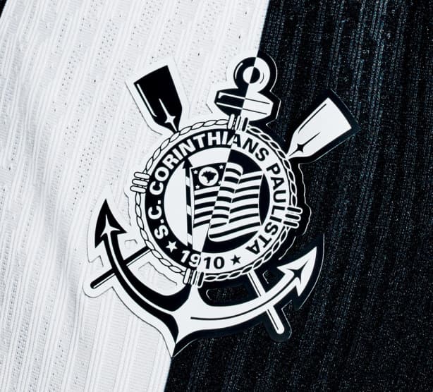 Corinthians envia contrato a Memphis Depay e aguarda definição sobre renovação