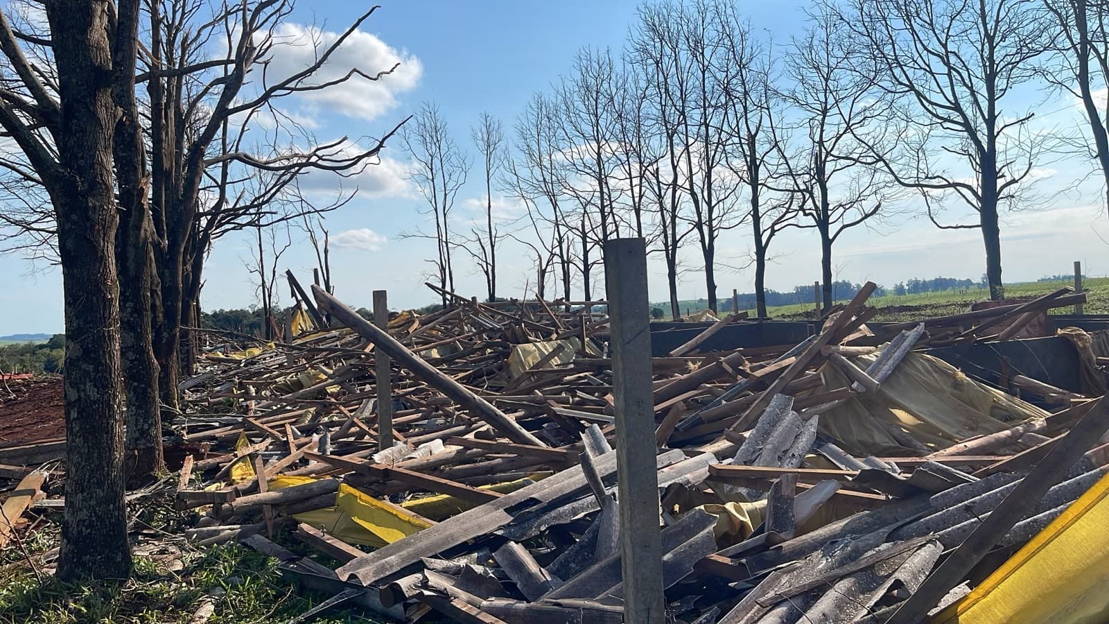 Tornado causa devastação em propriedades rurais no Rio Grande do Sul