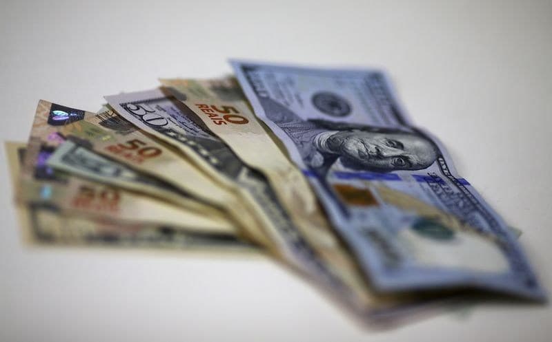 Banco Central do Brasil reduz Selic enquanto EUA aumentam juros
