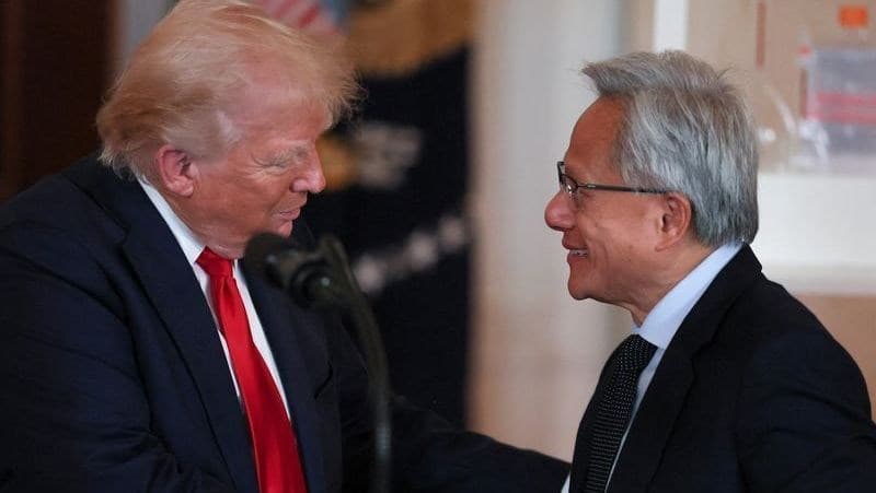 Trump compra e vende ações da Nvidia enquanto condecora CEO