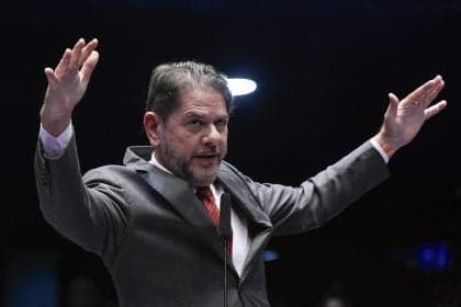 Candidatos ao Senado do Ceará têm disputa acirrada, aponta pesquisa
