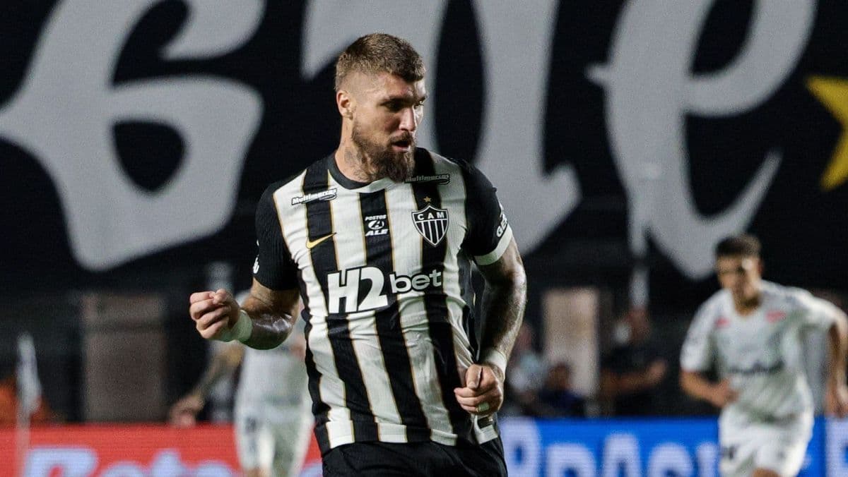 Lyanco do Atlético-MG punido por ofensas e jogada violenta