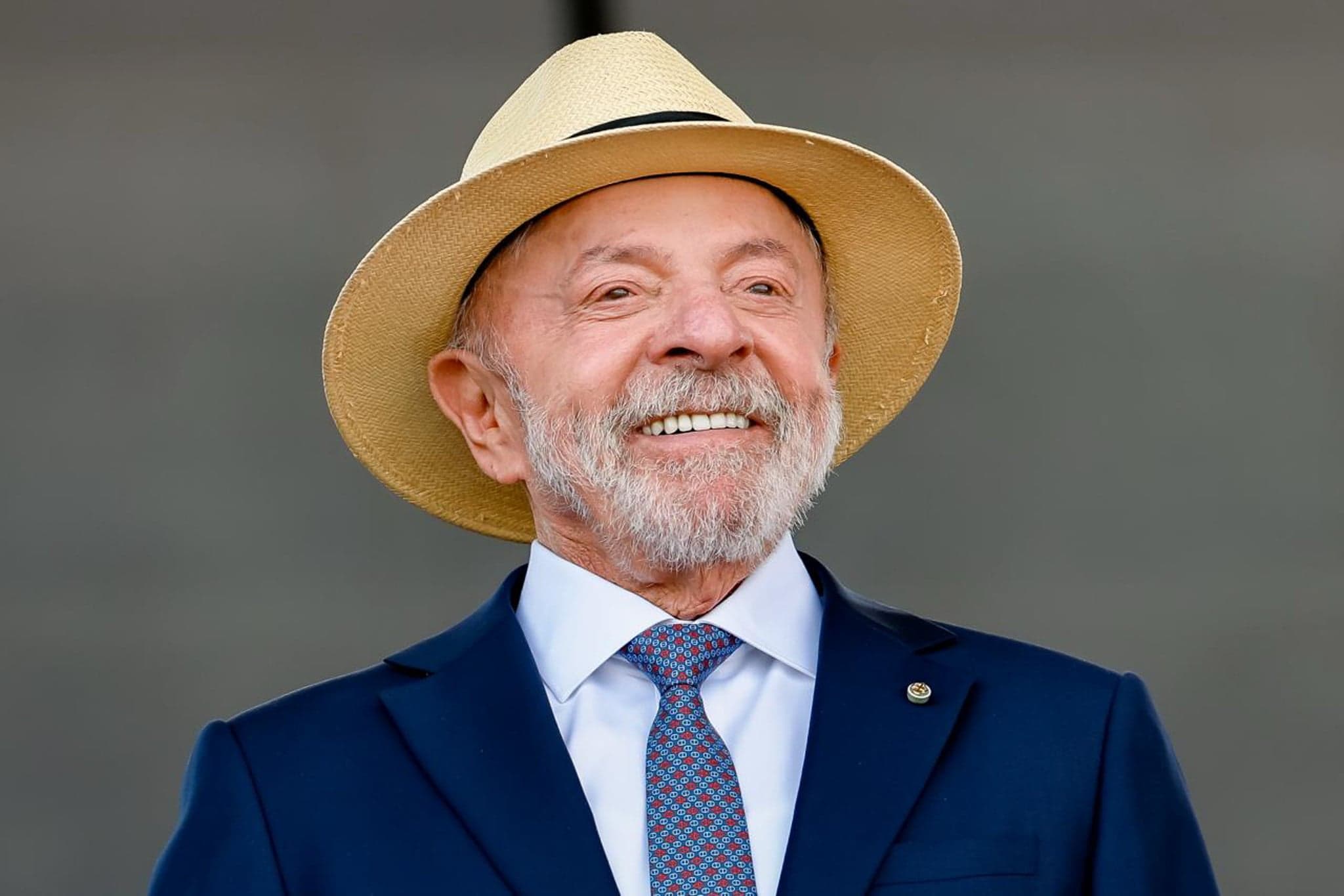 Lula é reeleito presidente no segundo turno com 51,76% dos votos