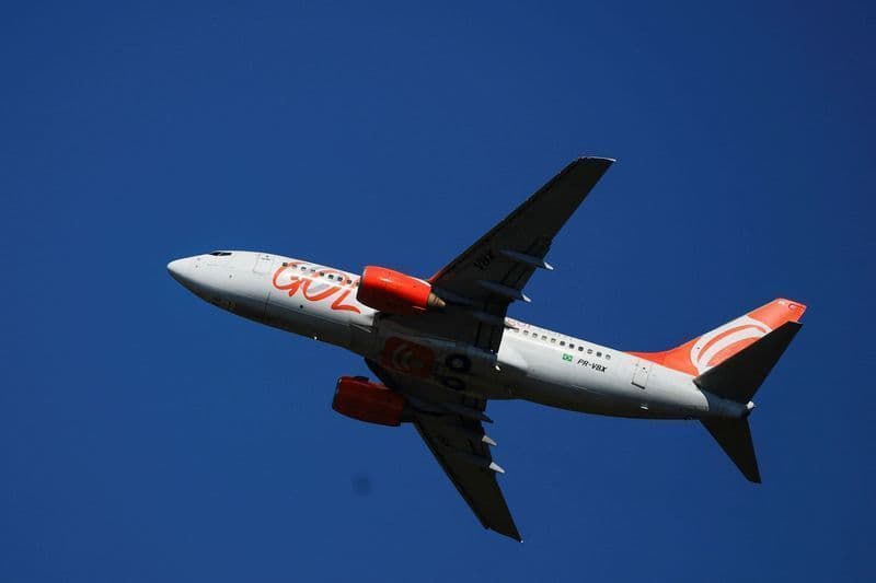 Gol apresenta redução de prejuízo e crescimento no Ebitda em 2025