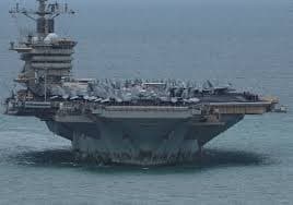 Navio USS Abraham Lincoln chama atenção na Tailândia
