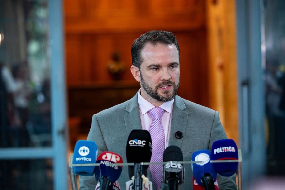 Ministro anuncia novas regras para publicidade de apostas esportivas