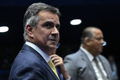 Senador Plínio Valério rejeita emenda polêmica de Ciro Nogueira
