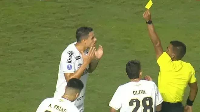 Lucas Veríssimo é suspenso e desfalca Santos na Sul-Americana