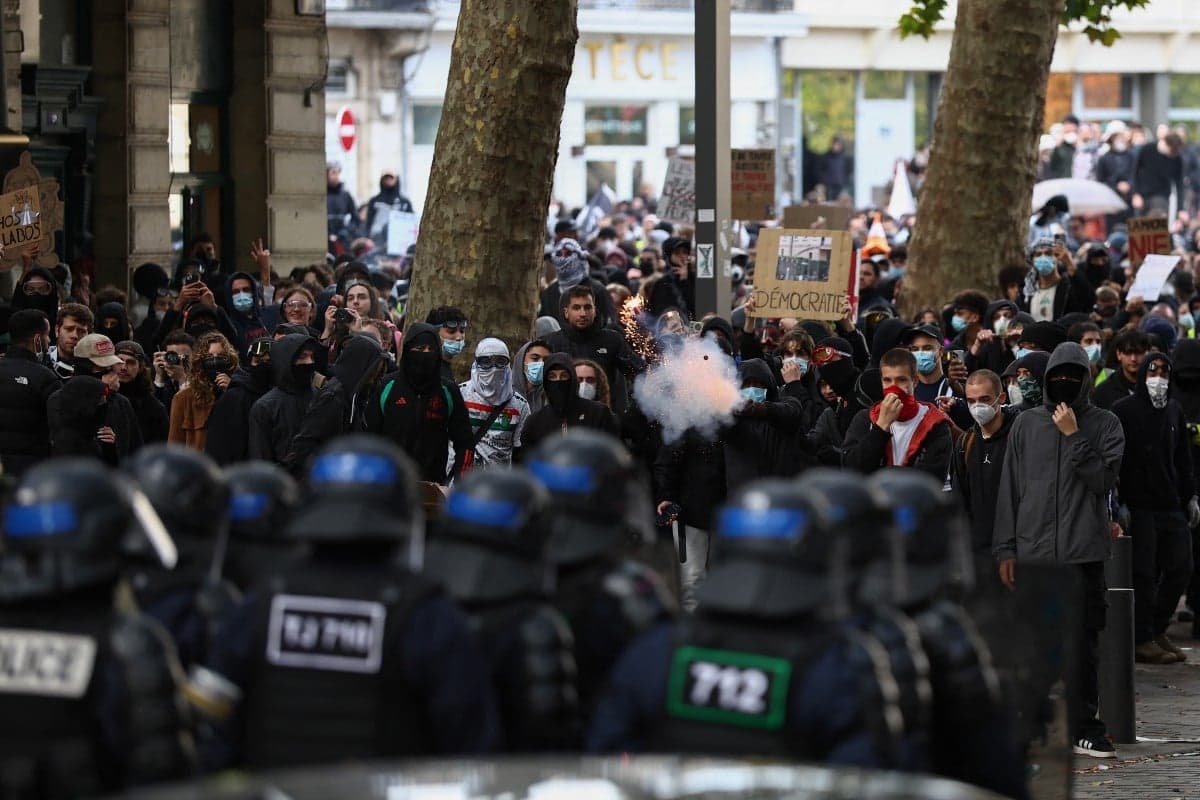 Toque de recolher é decretado em Paris devido a protestos e Halloween