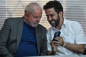 André Janones: Canal de WhatsApp ultrapassa 1 milhão de seguidores em tempo recorde