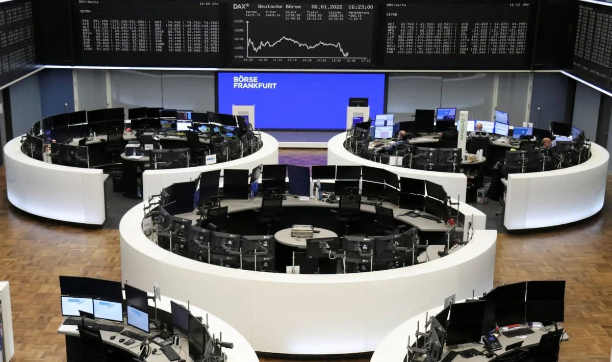 Mercados europeus desvalorizam, mas DAX se destaca com alta tecnológica