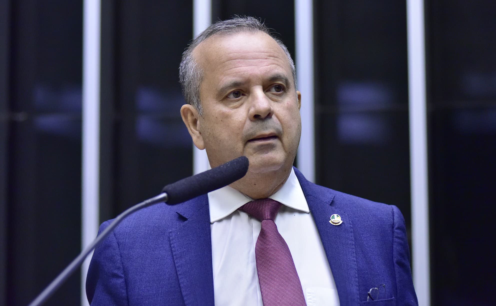 Flávio Bolsonaro aciona TSE contra contas falsas nas redes sociais
