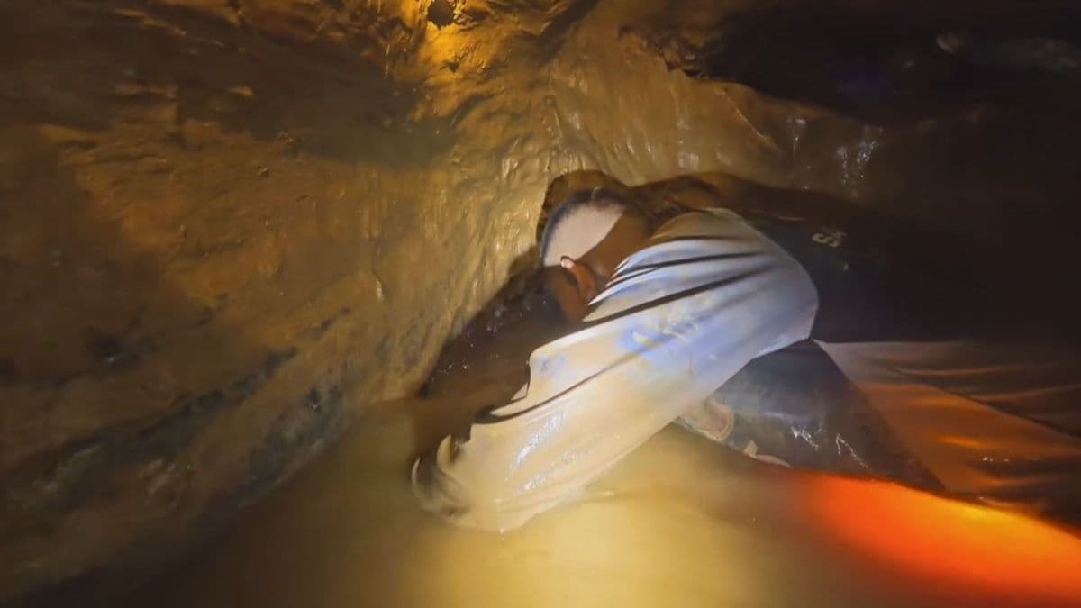 Resgate de moradores presos em caverna no Laos avança