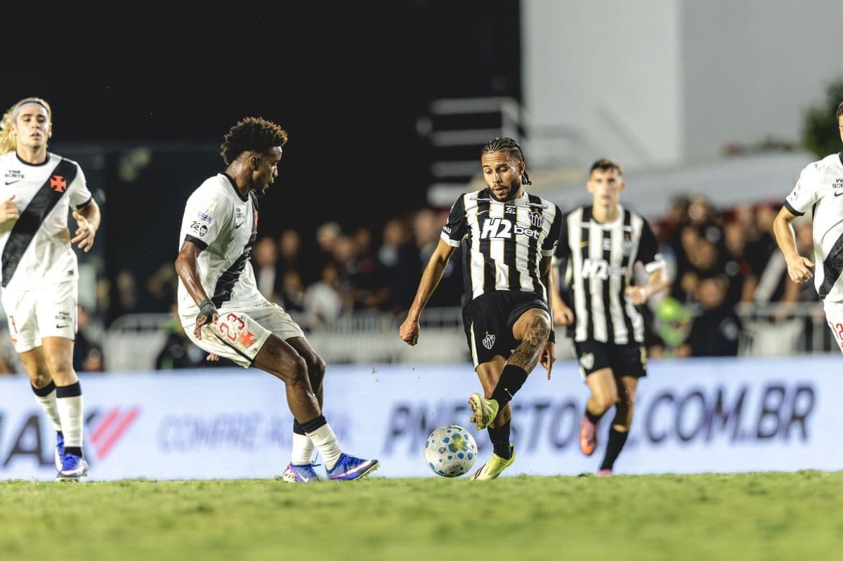 Atlético-MG vence Vasco por 1 a 0 e sobe para 9ª posição
