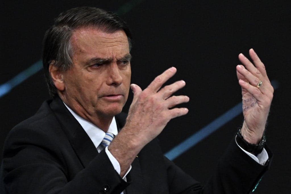 Moraes proíbe Flávio Bolsonaro de visitar Jair por 90 dias