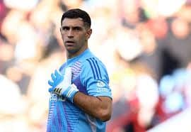 Chelsea mira na contratação de Dibu Martínez