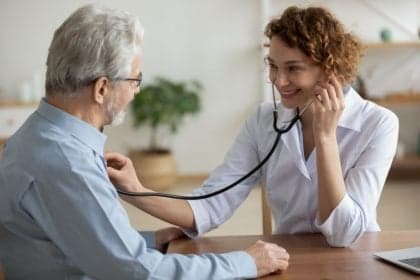 Dor na perna esquerda: causas e quando buscar ajuda médica