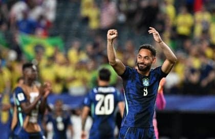 Brasil se aproxima de classificação após vitória convincente