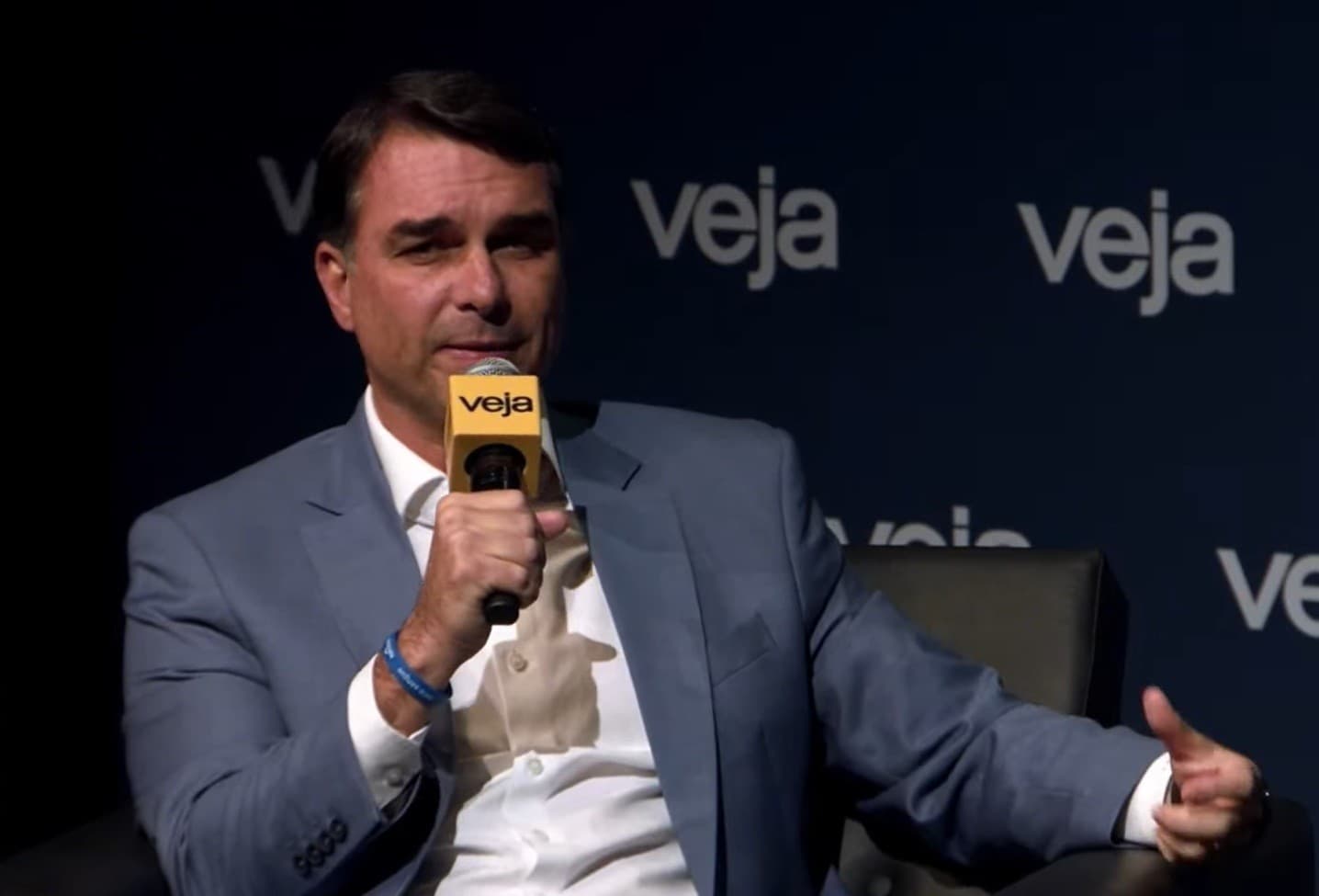 Flávio Bolsonaro contará com Daniella Marques em sua pré-campanha