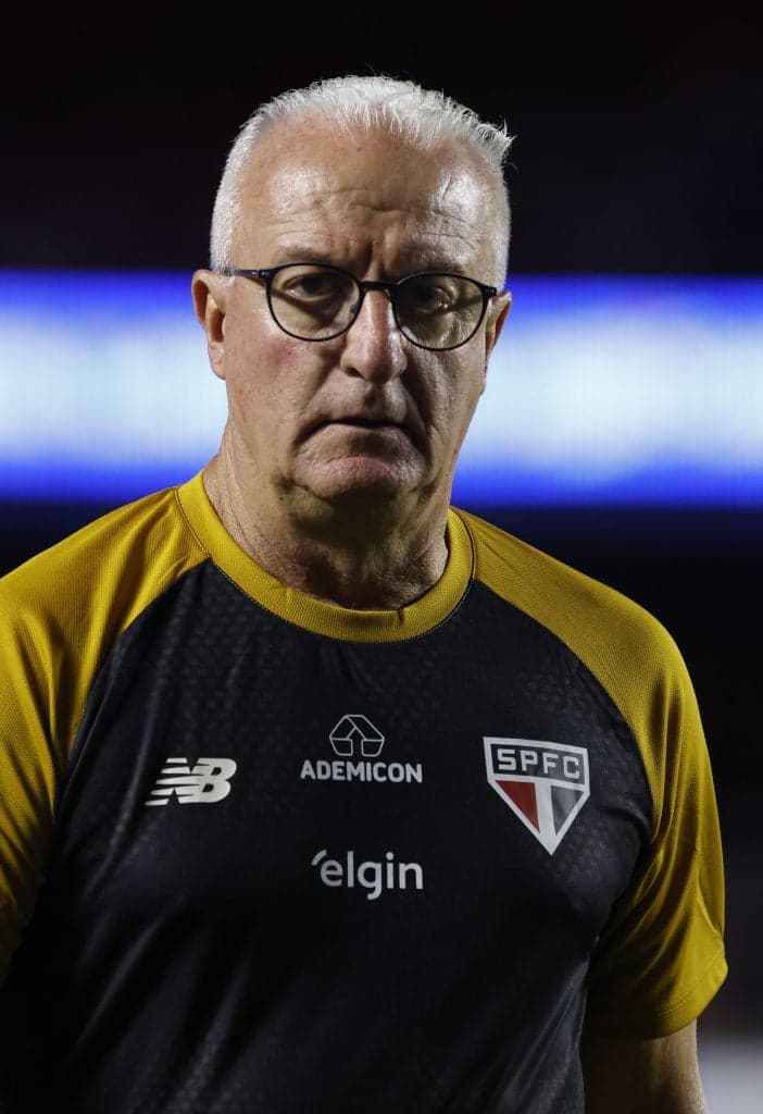 Dorival Júnior elogia elenco e torcida após vitória do São Paulo