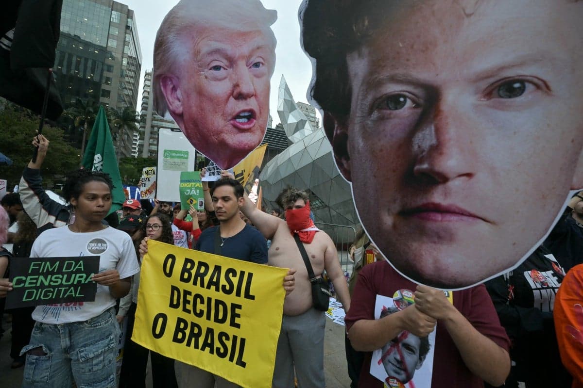 Manifestantes protestam contra censura e falta de neutralidade da Meta em SP