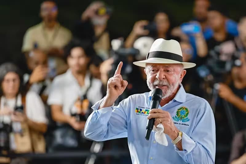 Lula defende uso de verde e amarelo para a esquerda na Copa do Mundo