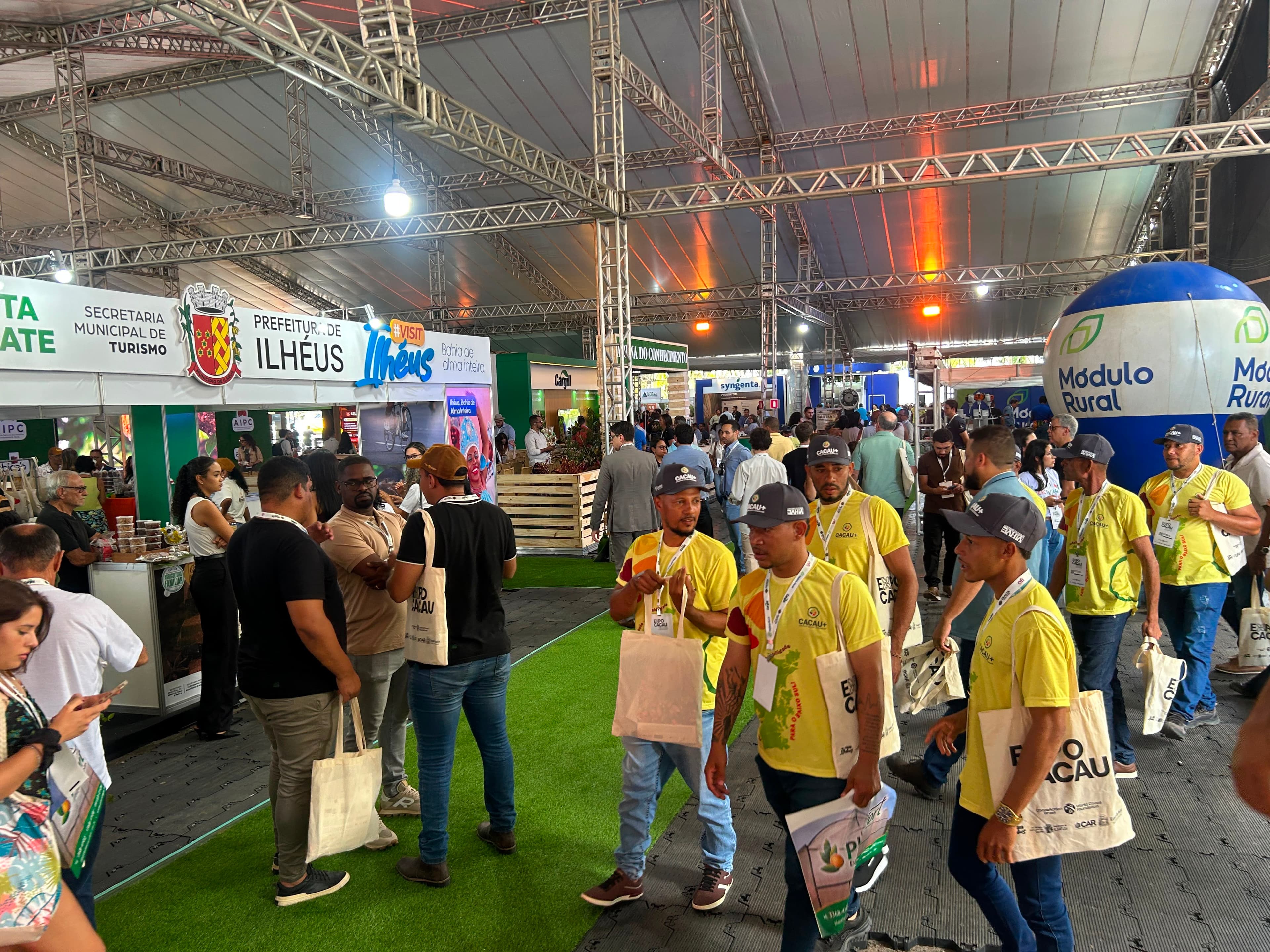 Expocacau atrai 7 mil visitantes e discute desafios da cacauicultura