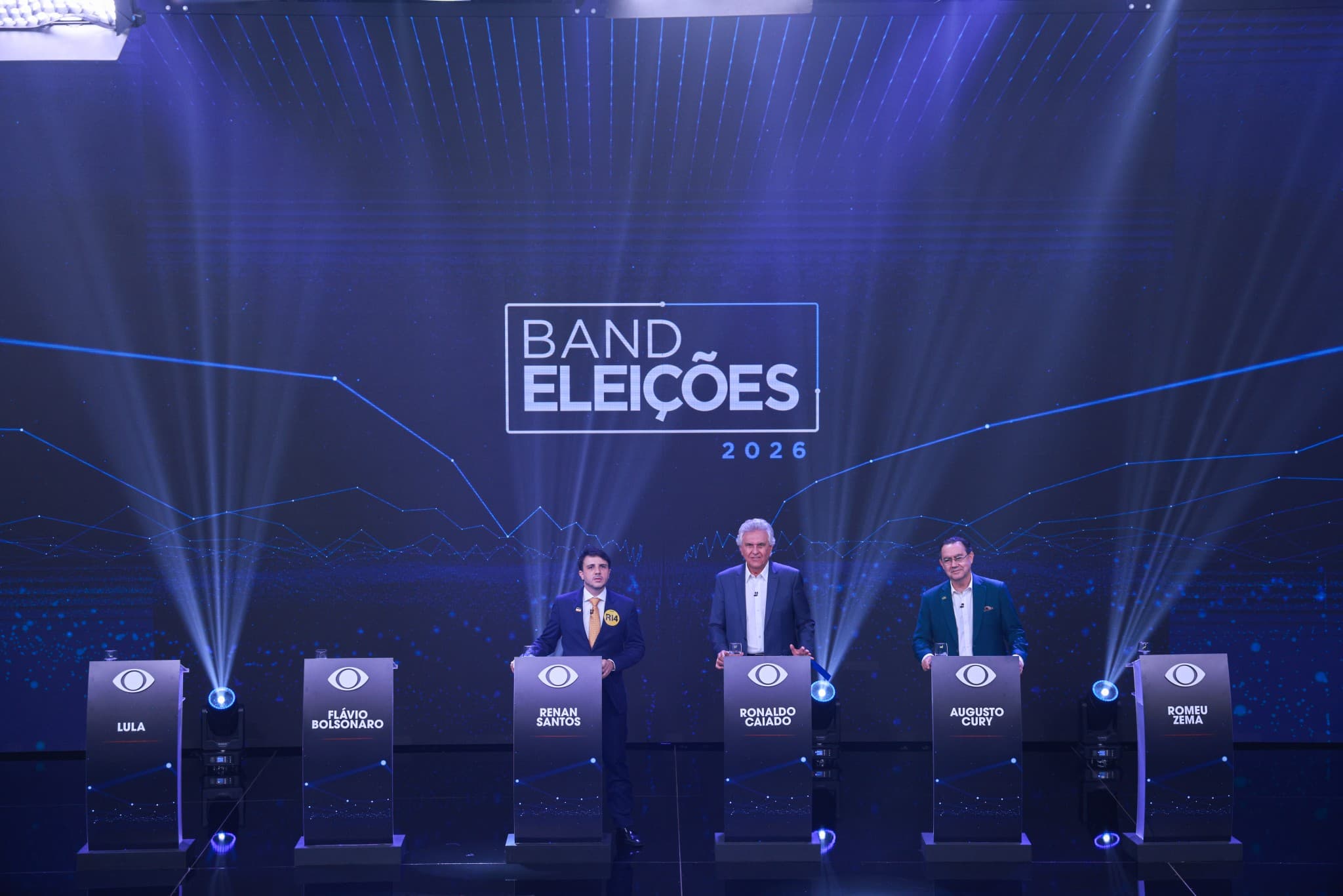 Candidatos à Presidência realizam debate paralelo após cancelamento