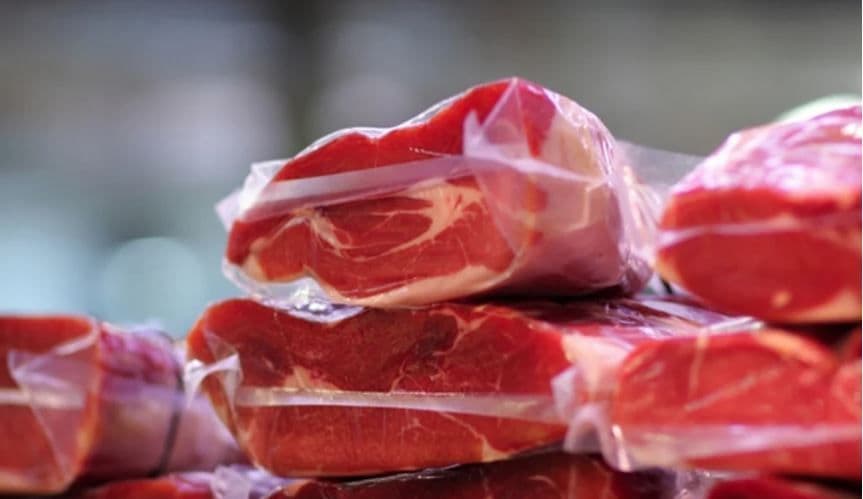 Carne bovina no Brasil deve continuar cara em 2026 devido a exportações