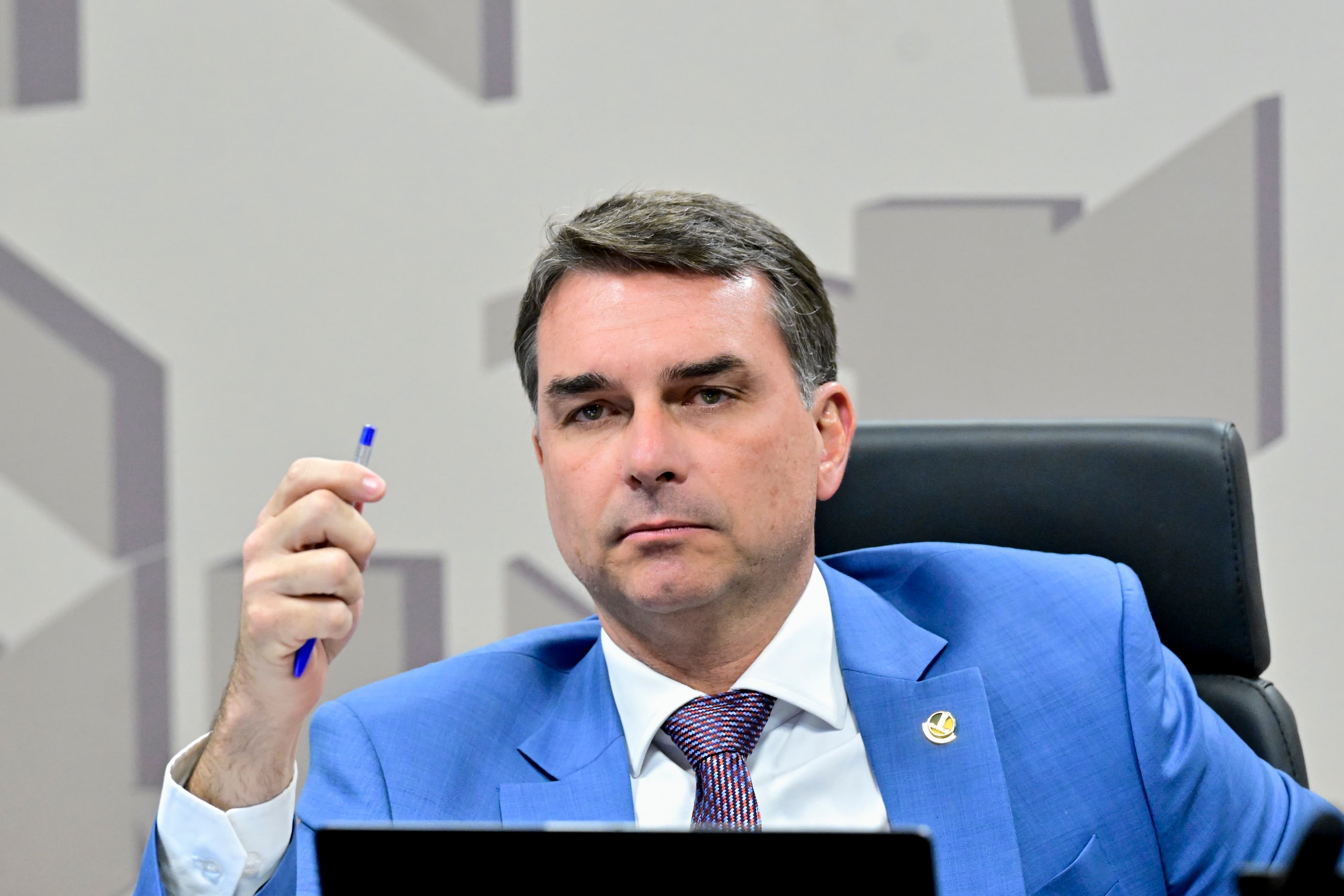 Flávio Bolsonaro tenta revogar Reserva Legal do Código Florestal Brasileiro
