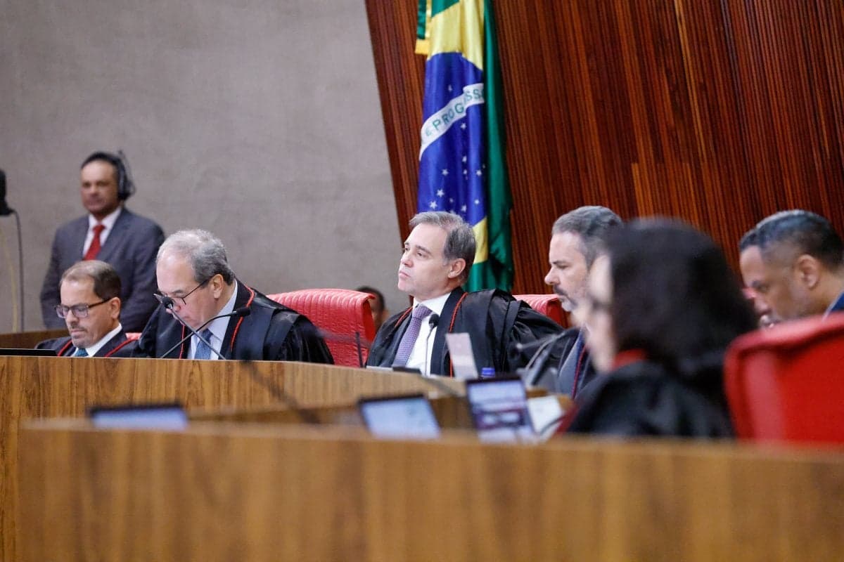 TSE nega pedido para revisar decisão sobre Flávio Bolsonaro e Nossa Senhora Aparecida