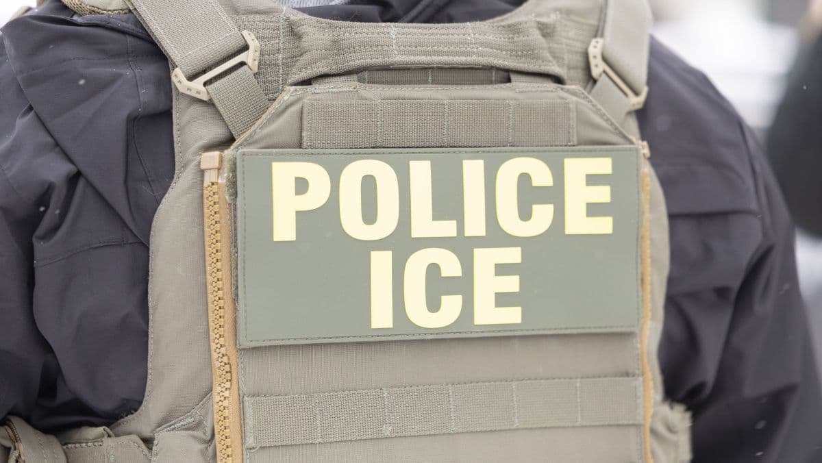 ICE suspende abordagens a veículos após tiroteios fatais