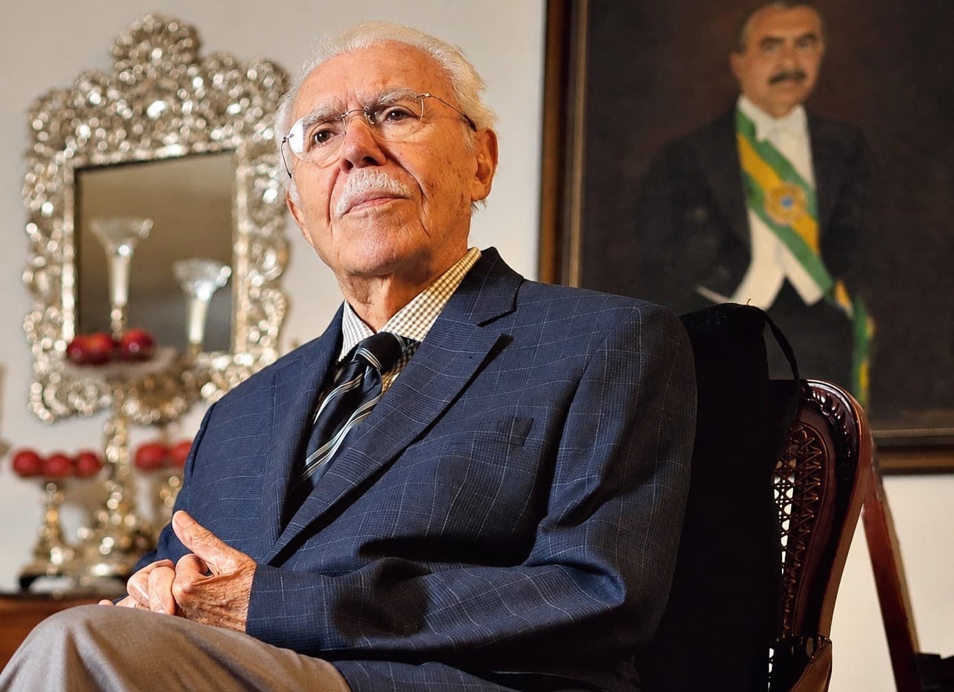 José Sarney recebe alta do hospital após cirurgia abdominal