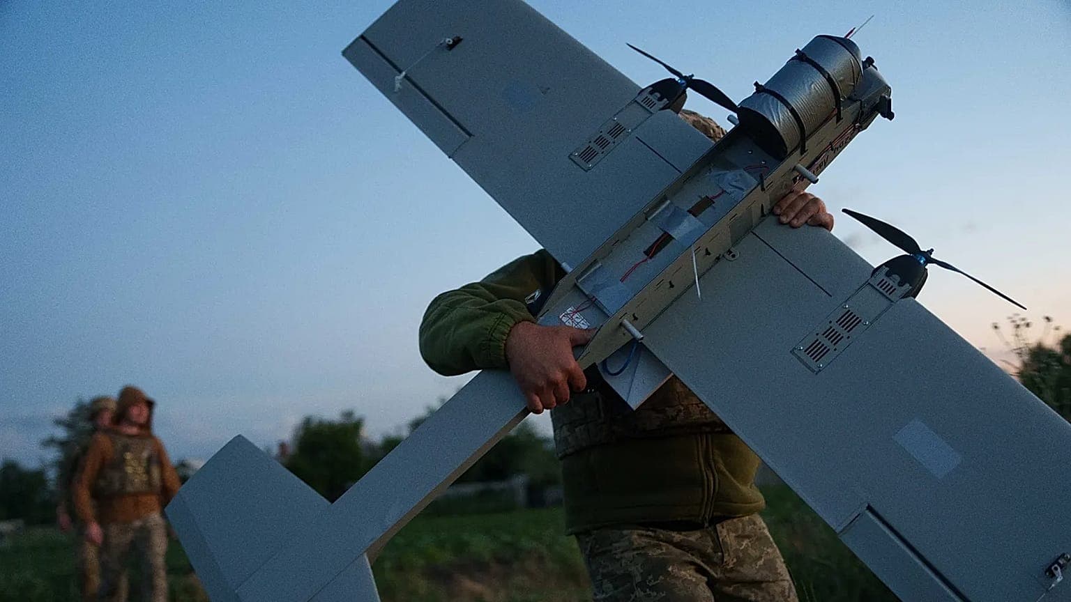 Drones da Ucrânia atingem centros logísticos na Rússia e deixam mortos e feridos