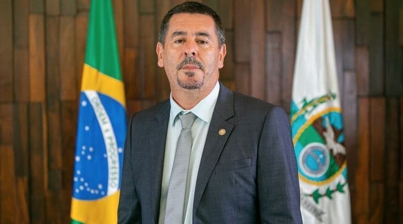 Deputado Val Ceasa e ex-vereador são alvos de operação do MPRJ