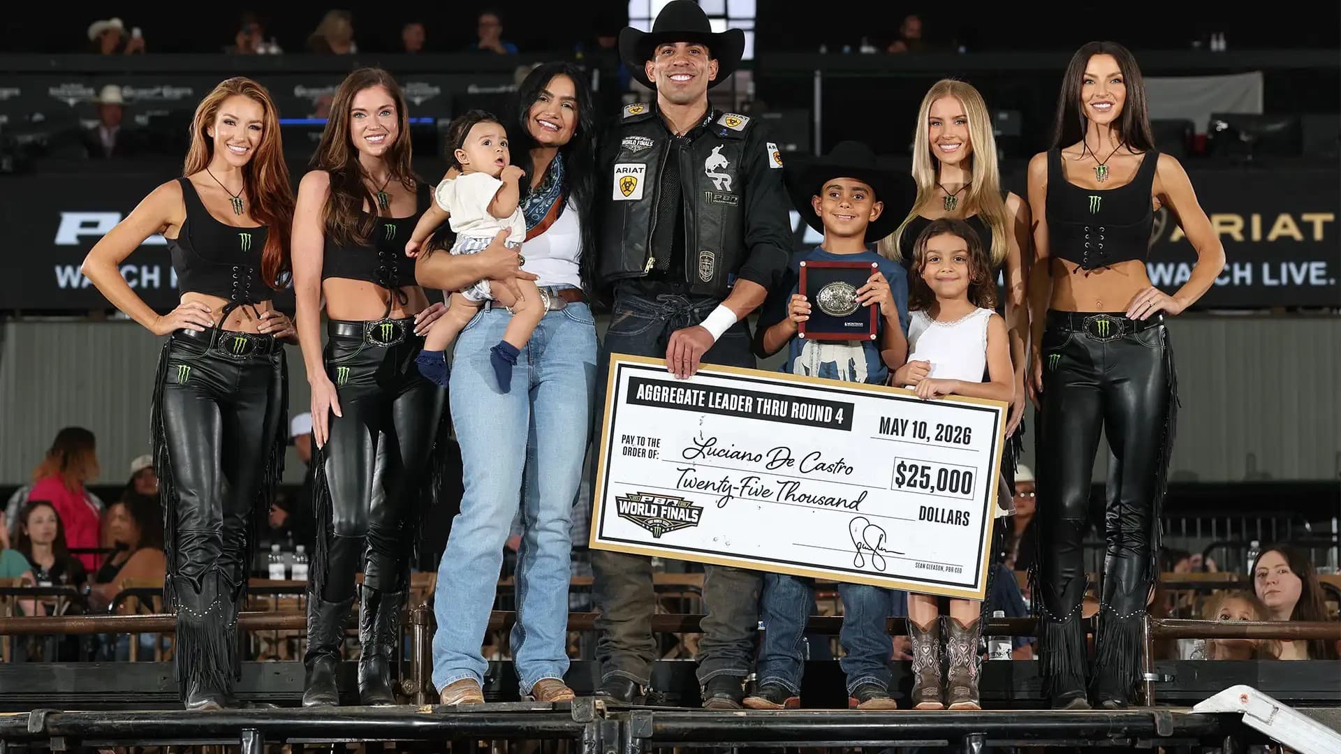 Luciano de Castro brilha em PBR e lidera finais do Mundial